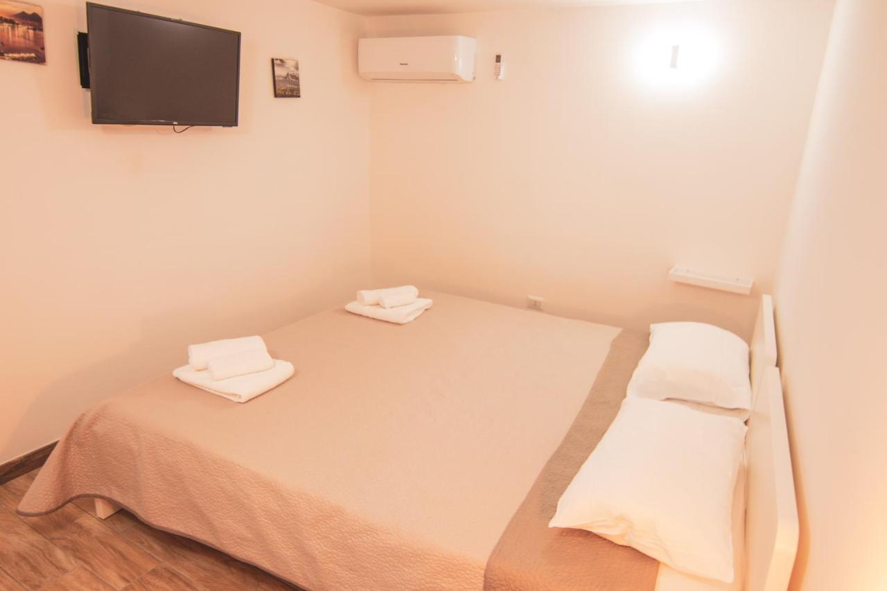 Casa Masaniello - Affittacamere Guesthouse In Historical Center Toledo Station Napoli Dış mekan fotoğraf